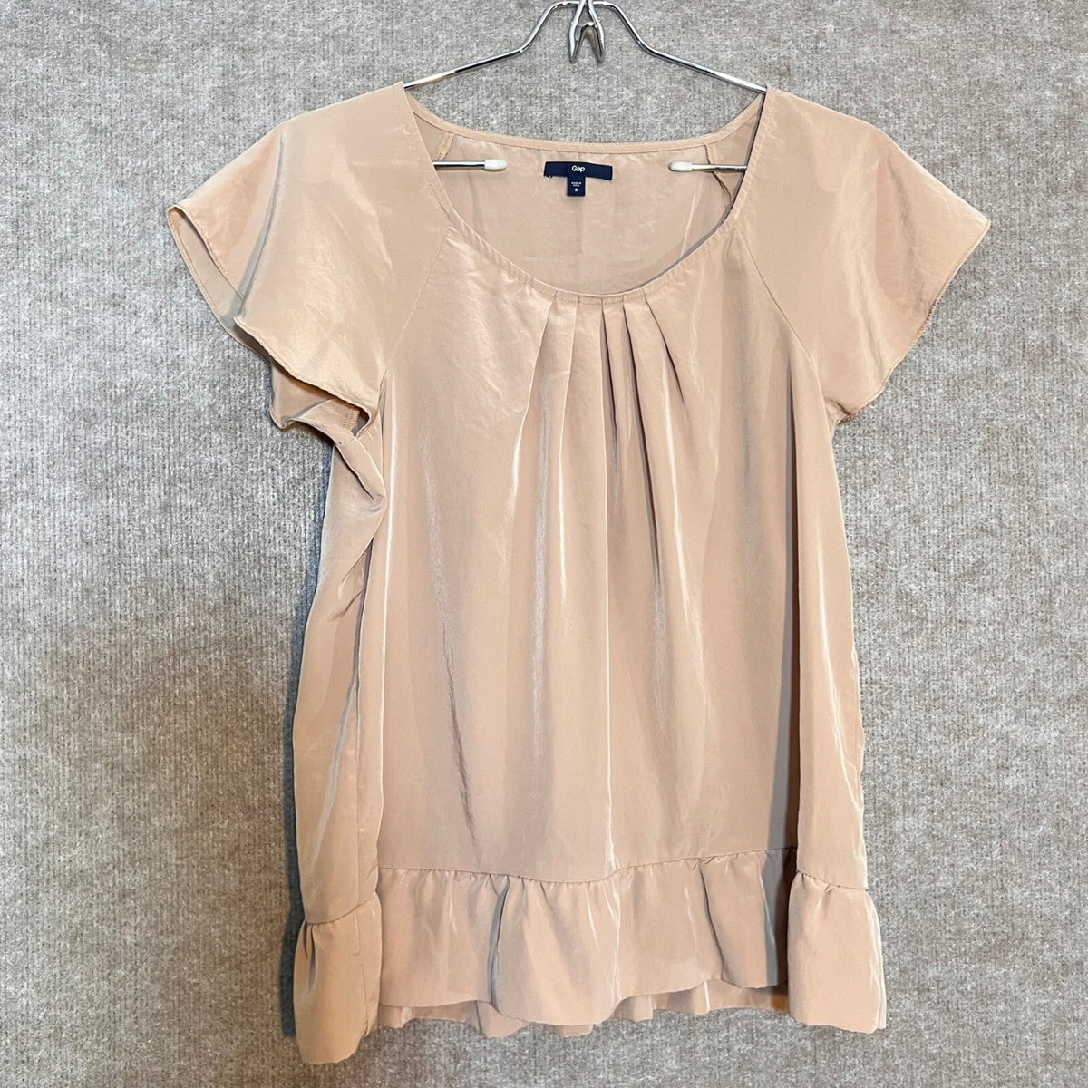 Gap Ruffle Hem Short Sleeve Blouse Womens Small Tan Pleated Flutter Sleeve Chic