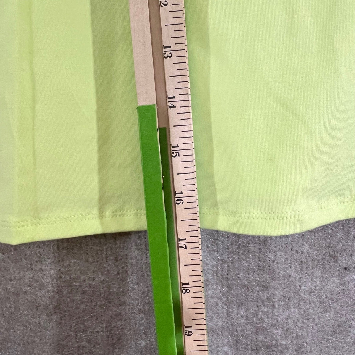 Old Navy PowerChill Crop Top Womens XXL Lime Green Ruched Sides Minimalist