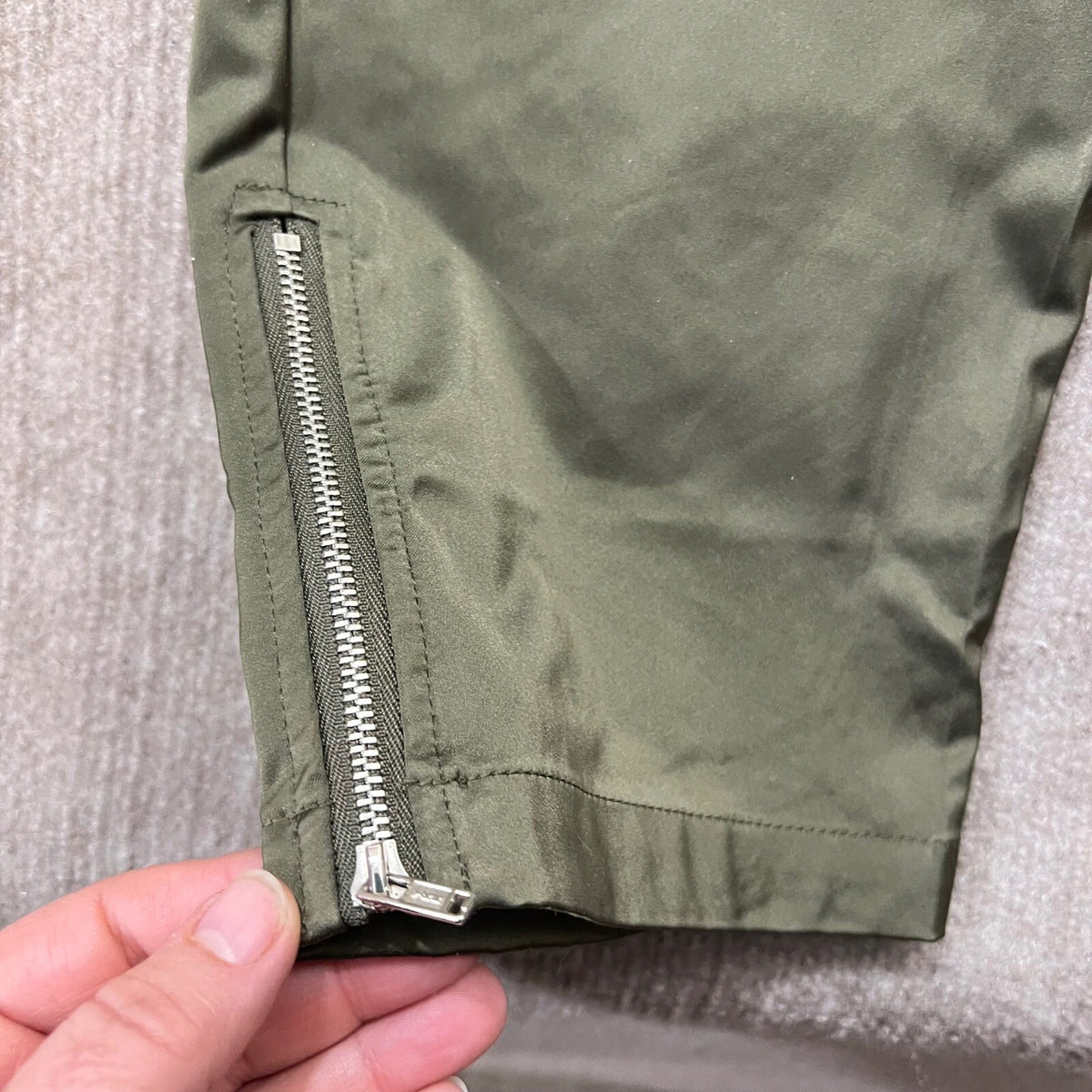 AKIRA Olive Satin Cropped Double Breasted Jacket Pants Suit Set XL ZIp Cuff