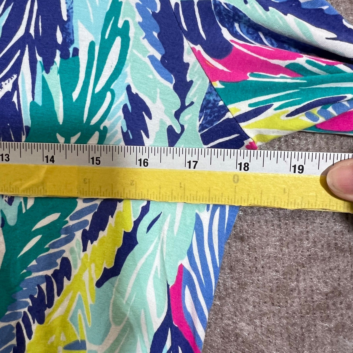 Lilly Pulitzer V Neck Tunic Top Womens Small Light as a Feather Print Resortwear