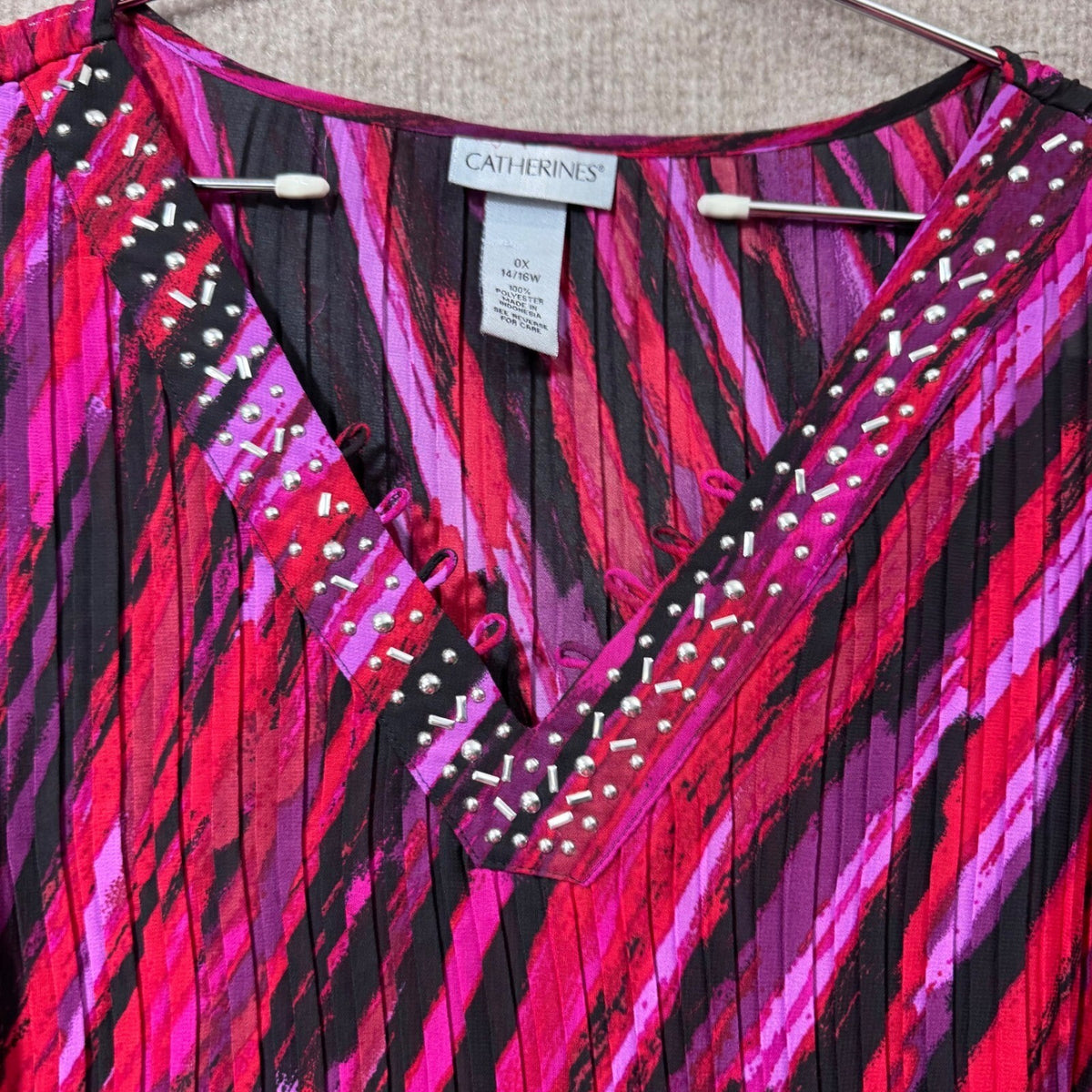Catherines Womens 0X 14/16 Tunic Top Blouse Pink Abstract Print Beaded V-Neck