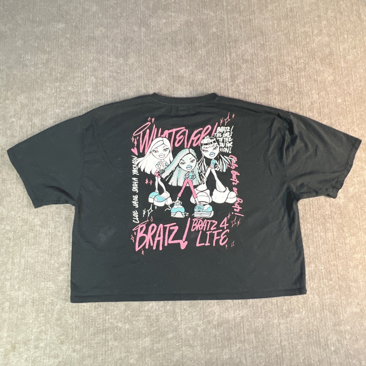BRATZ Dolls Oversized Cropped Tee Women’s Large Gray Mineral Wash Graphic Flaws
