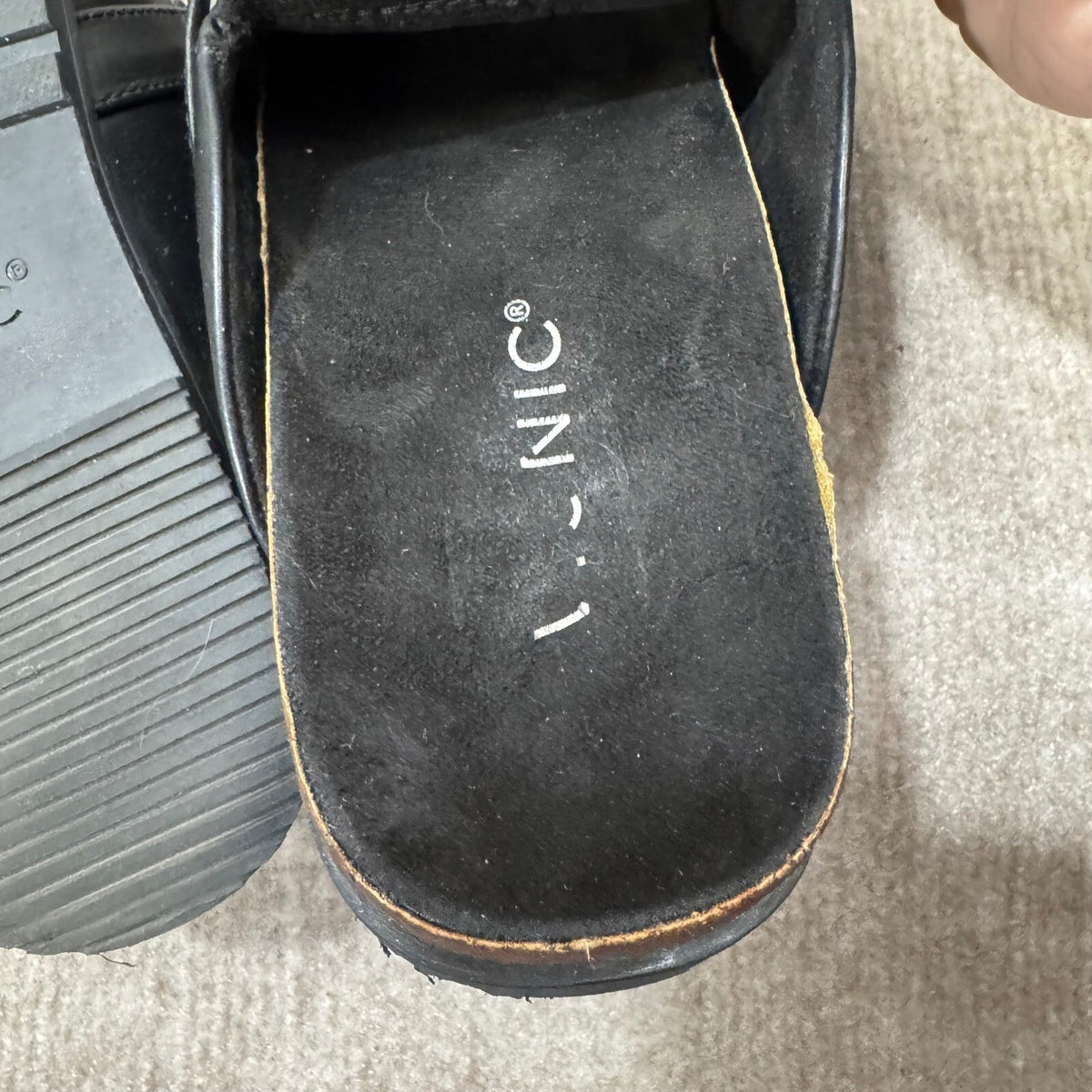 Vionic Black Leather Sz 6 Chain Mules Clogs Slip On Cork Footbed Comfort Shoes