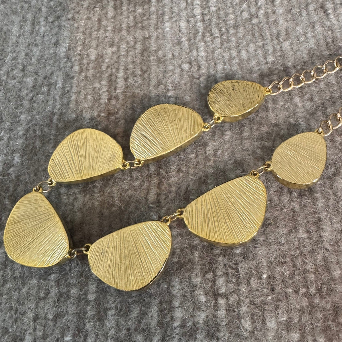 Green Cabochon Statement Necklace Women OS Gold Tone Teardrop Bib