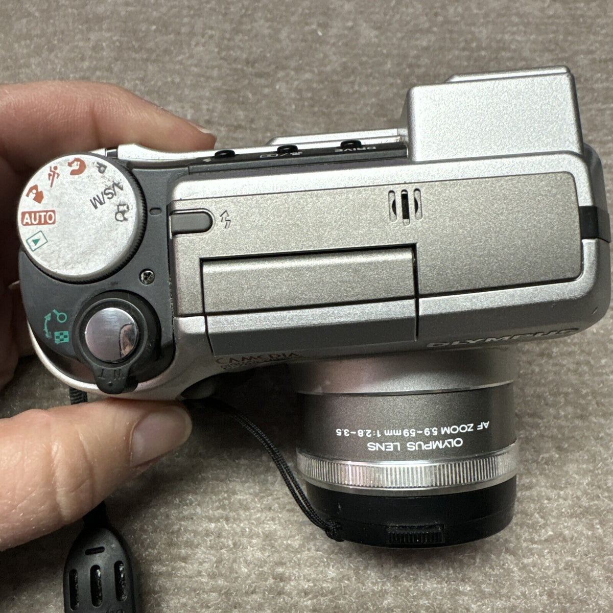 Olympus Camedia C-700 2.1MP Digital Camera 10xOptical Zoom Used Powers On