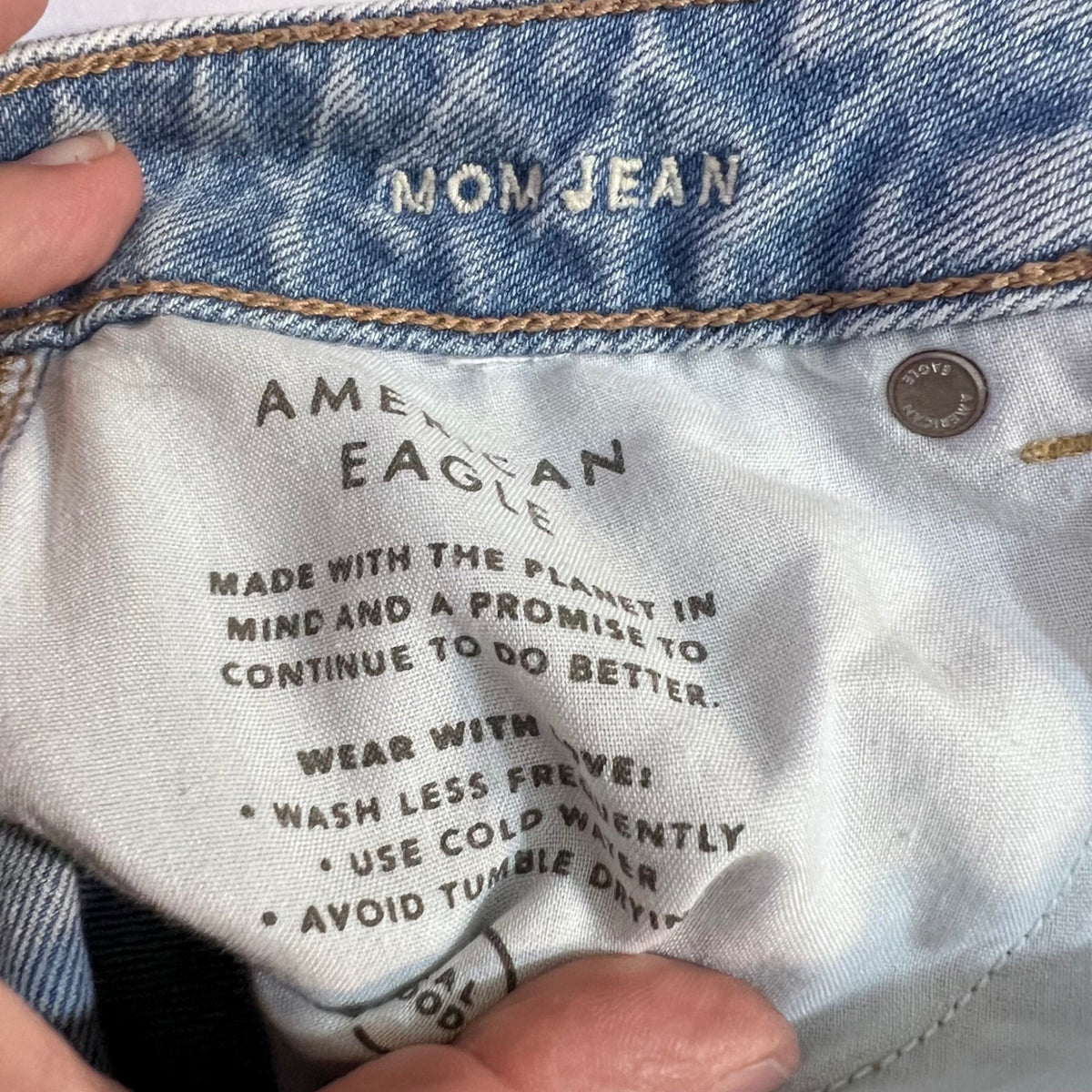 American Eagle Mom Jeans Womens 6 Light Wash High Rise Strigid Denim Casual