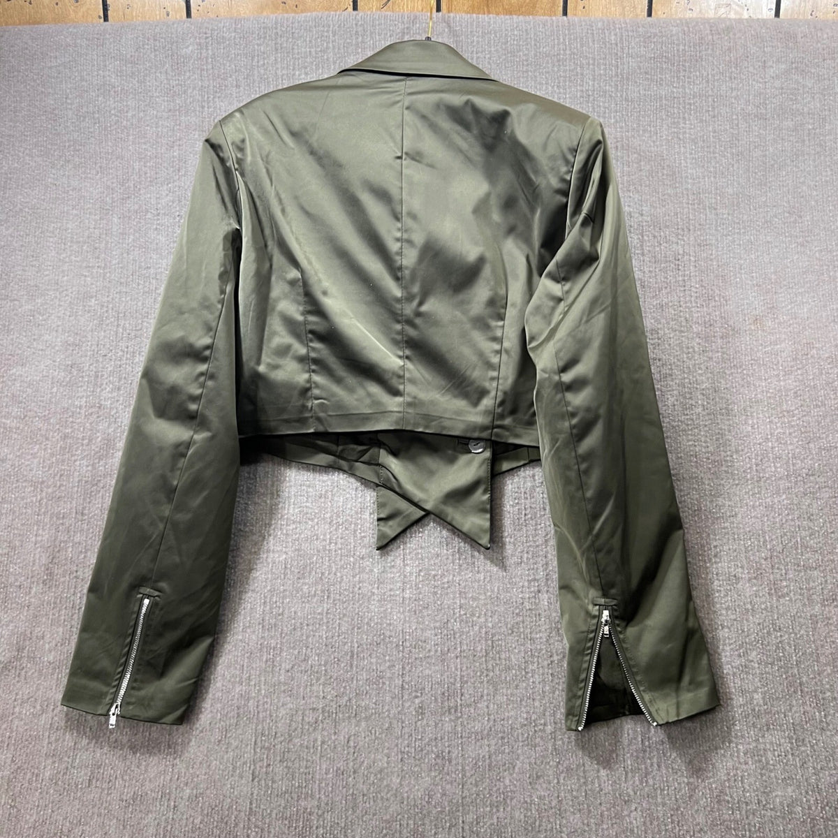 AKIRA Olive Satin Cropped Double Breasted Jacket Pants Suit Set XL ZIp Cuff