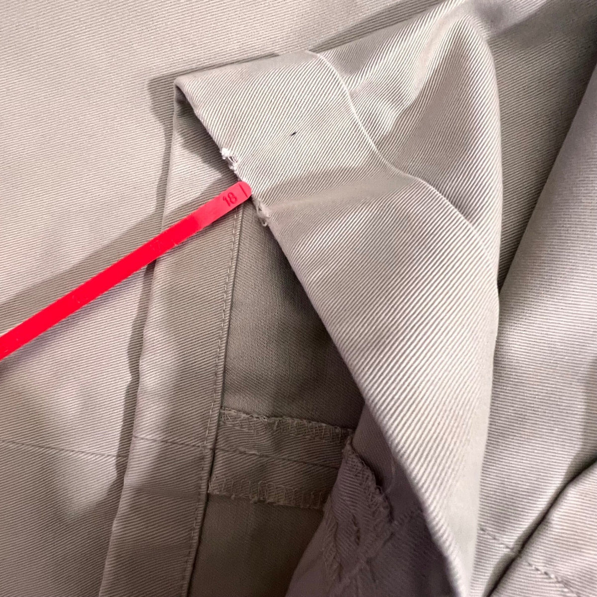 Brooks Brothers Advantage Chino Elliot Mens 40x32 Khaki Pleated Cuffed
