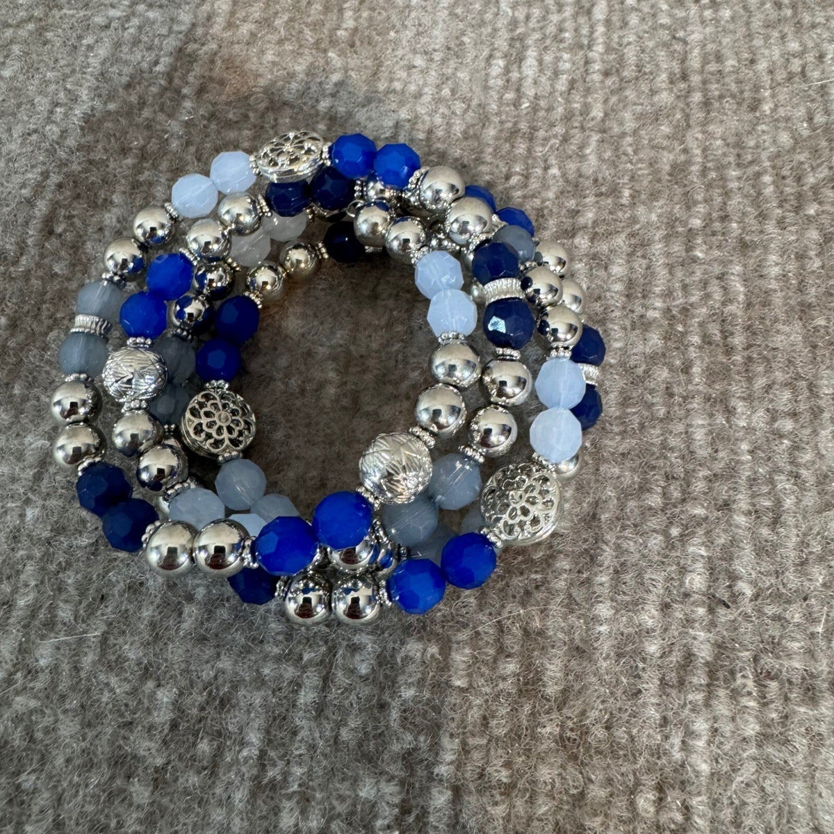 Memory Wire Wrap Bracelet Women OS Blue Silver Tone Beaded Layered Coastal Boho