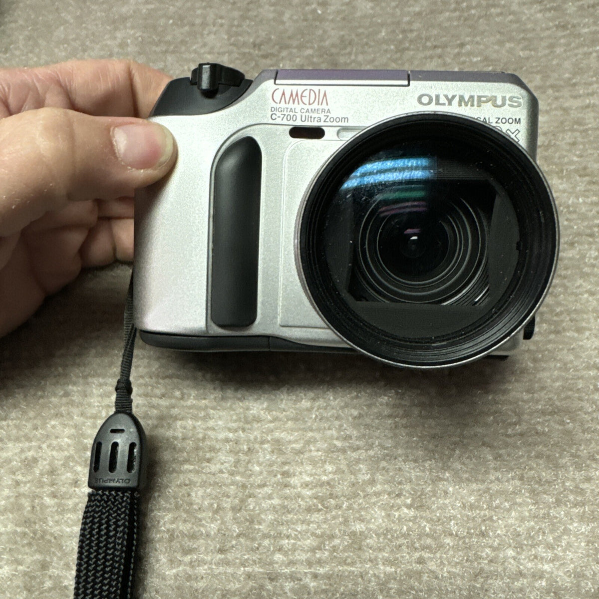 Olympus Camedia C-700 2.1MP Digital Camera 10xOptical Zoom Used Powers On