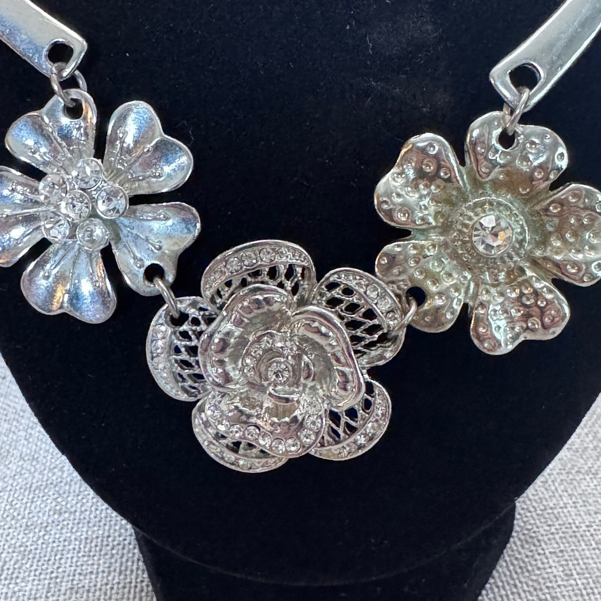 Silver Tone Flower Statement Necklace Rhinestone Floral Fashion Jewelry