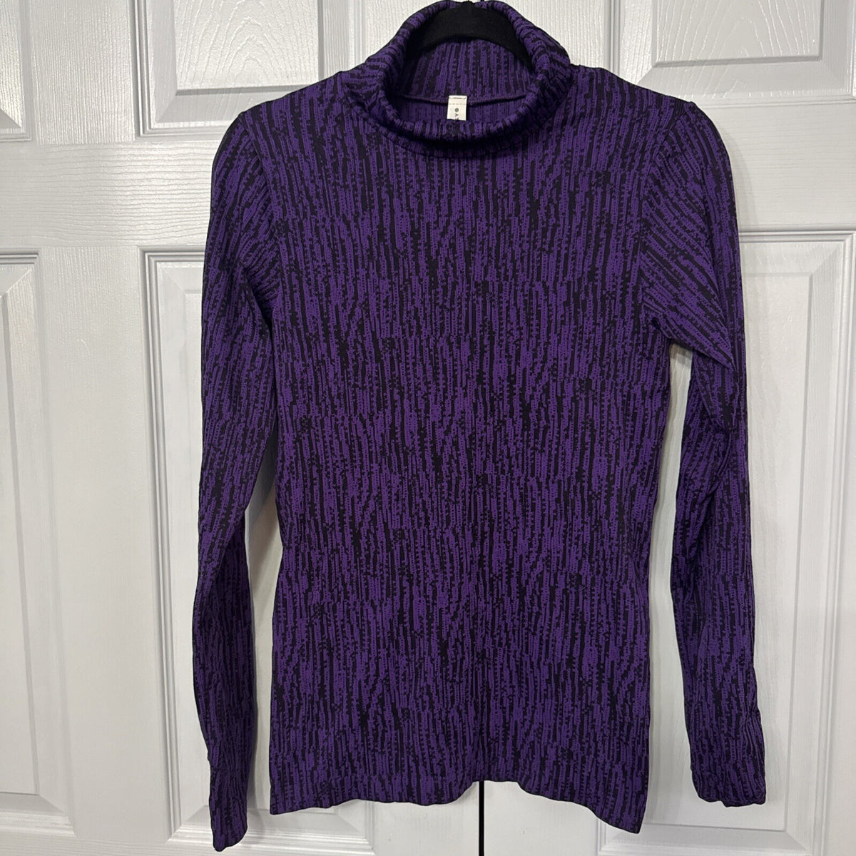 Athleta Flurry Elemental Turtleneck Women Small Purple Digital Pattern Stripe