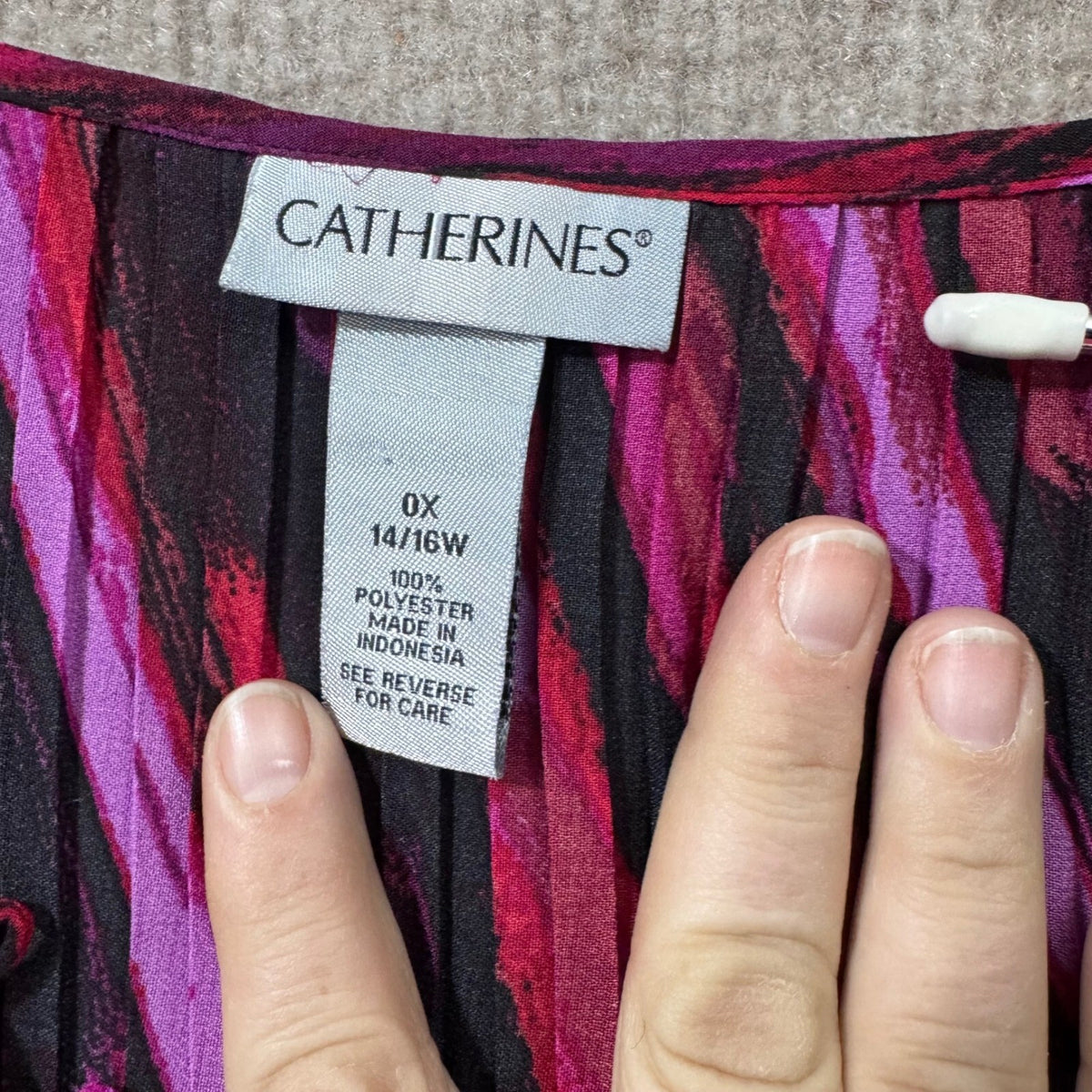 Catherines Womens 0X 14/16 Tunic Top Blouse Pink Abstract Print Beaded V-Neck