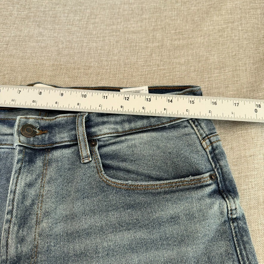 Kensie Vintage Luxe Denim Raw hem 12/31 Distressed Light Wash Jeans
