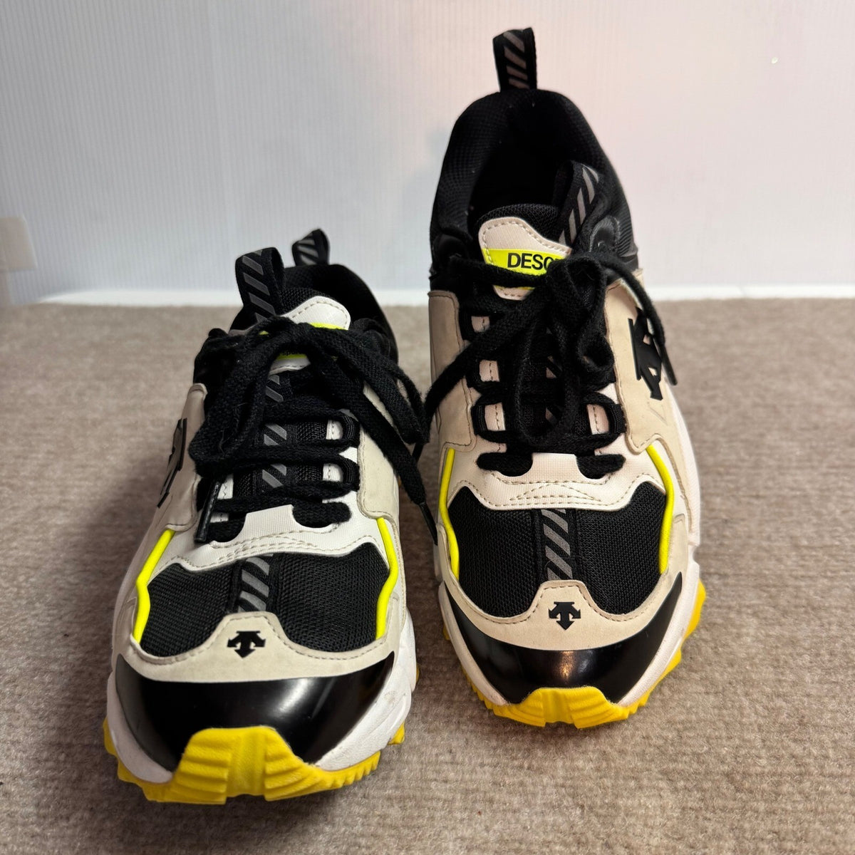 Descente Enerzite Sneakers Mens 7 Black Yellow Chunky Athletic Gorpcore Techwear
