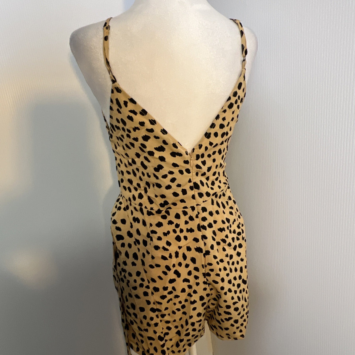 NWT Forever 21 Leopard Print Wrap Romper Size Small Taupe Spaghetti Strap Mini S