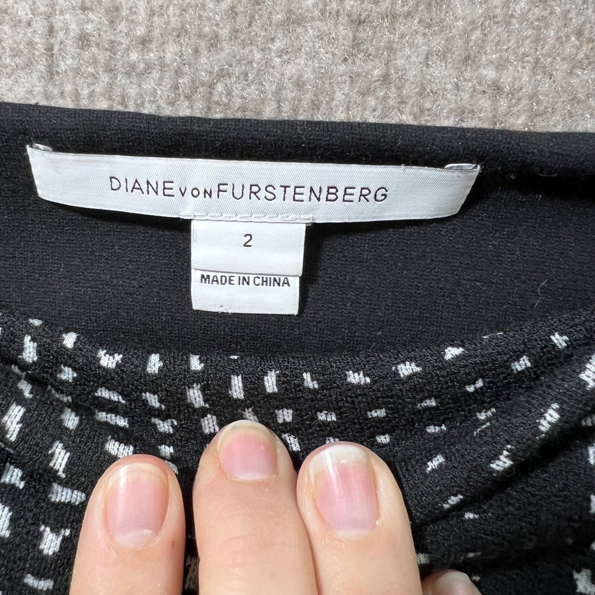 Diane von Furstenberg Black White Abstract Pattern Pencil Skirt Size 2