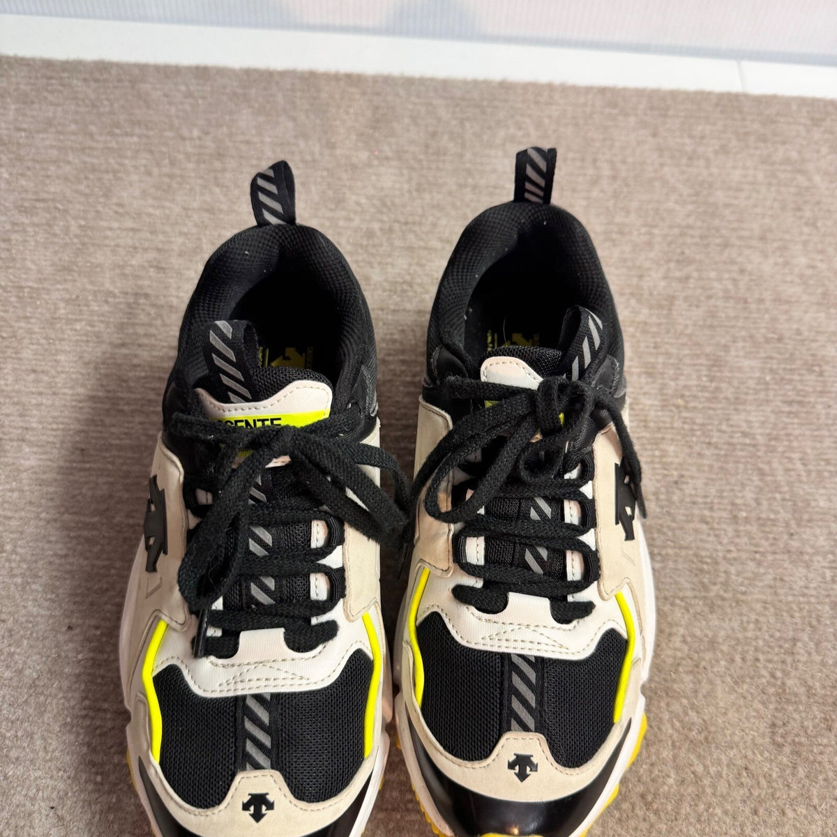Descente Enerzite Sneakers Mens 7 Black Yellow Chunky Athletic Gorpcore Techwear