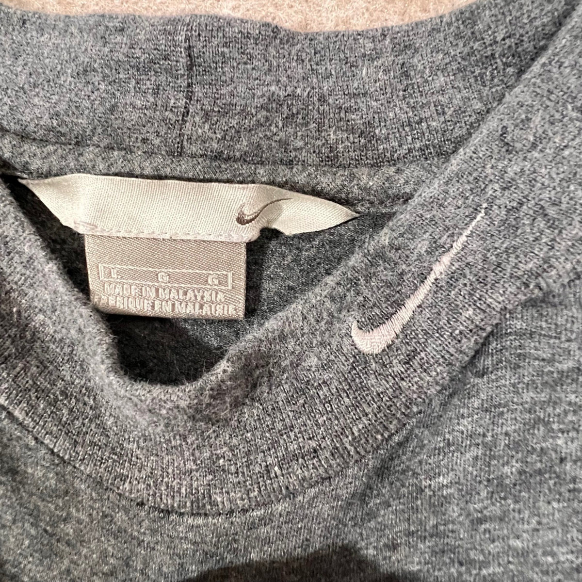 Nike Long Sleeve Mock Neck Shirt Mens Large Gray Stretchy Minimalist Athleisure