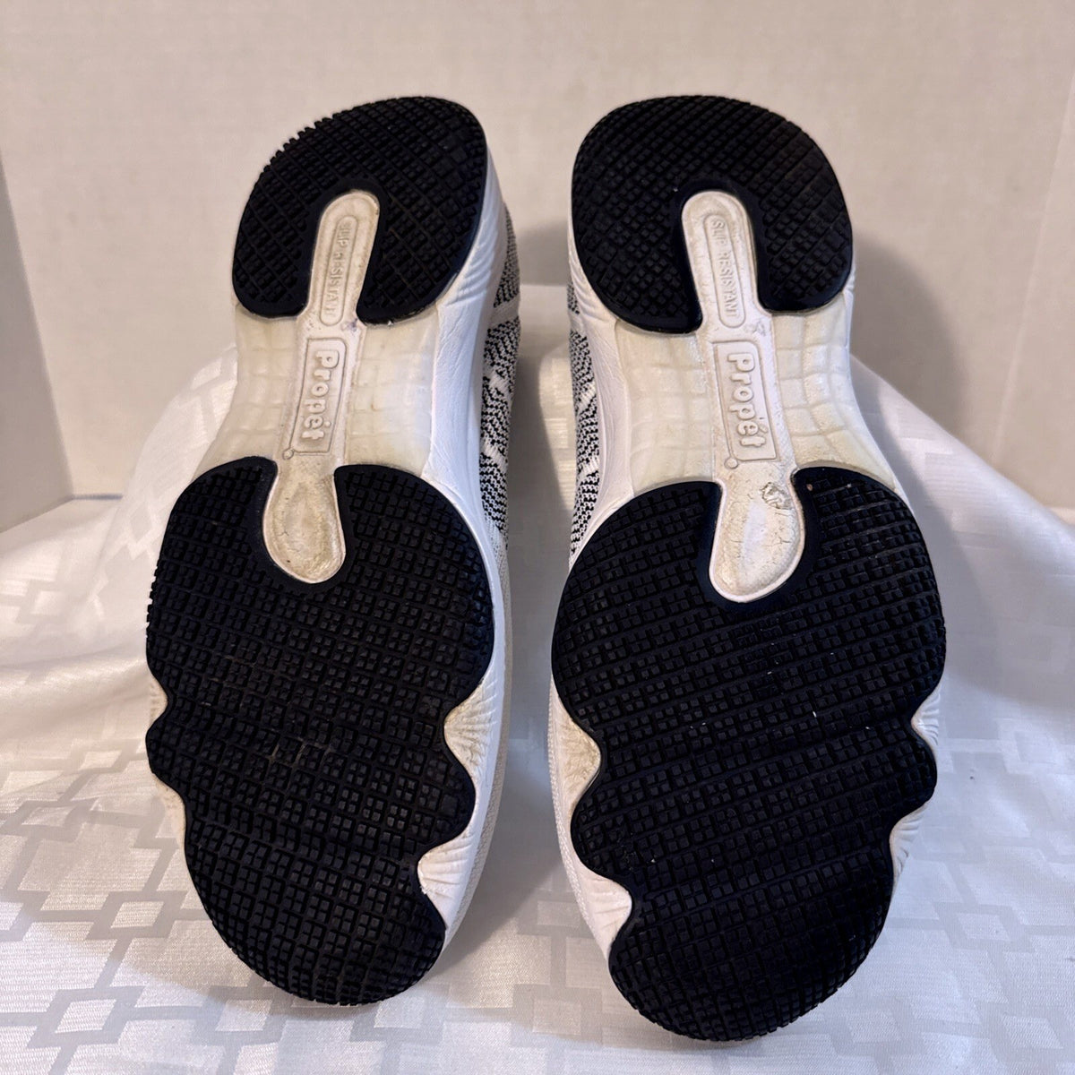 Propet Slip On Slip Resistant Men Size 10 Wide Comfort Washable Sneakers WCS004K