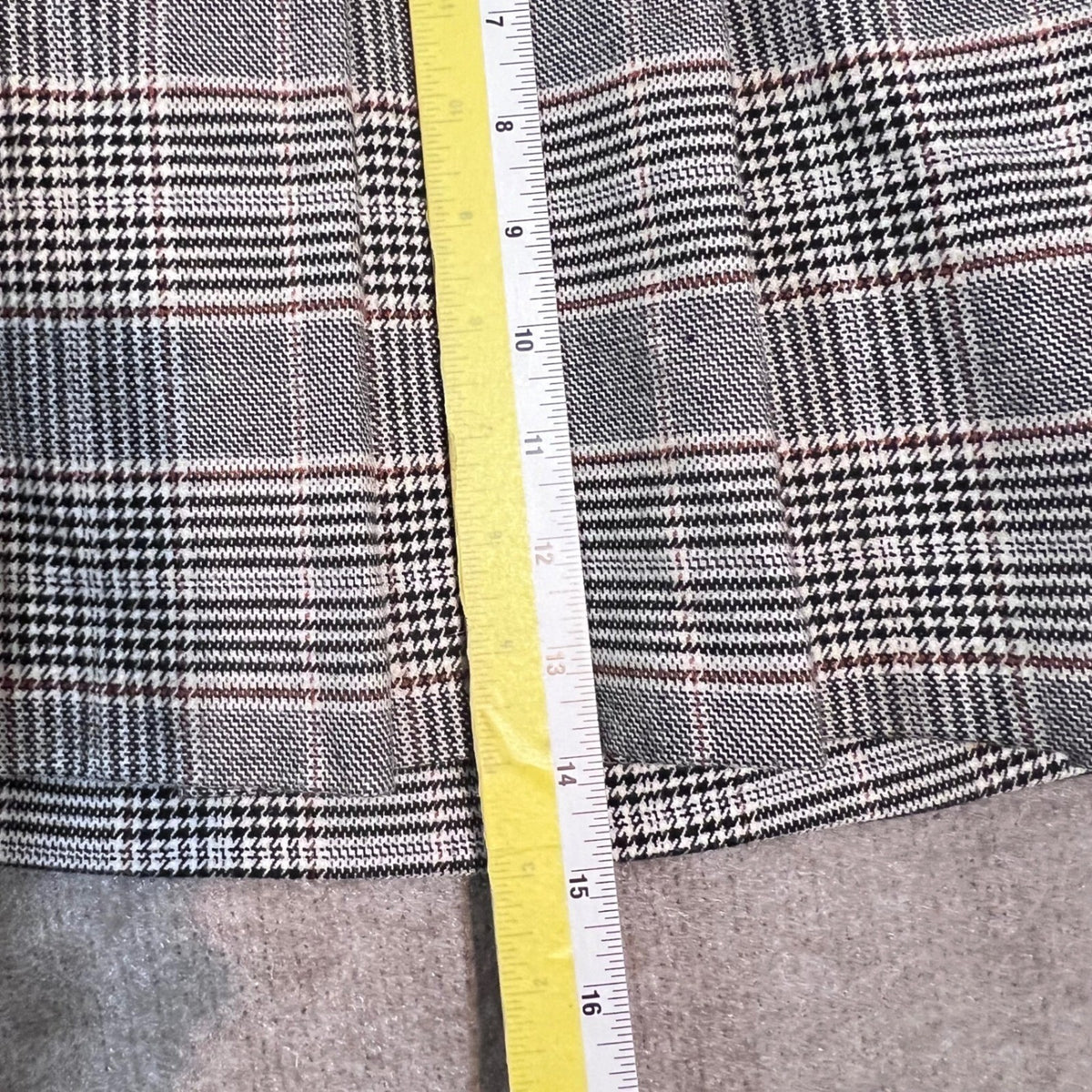H&M Divided Plaid Mini Skirt Sz 10 Gray Check Pleated Academia Preppy Schoolgirl