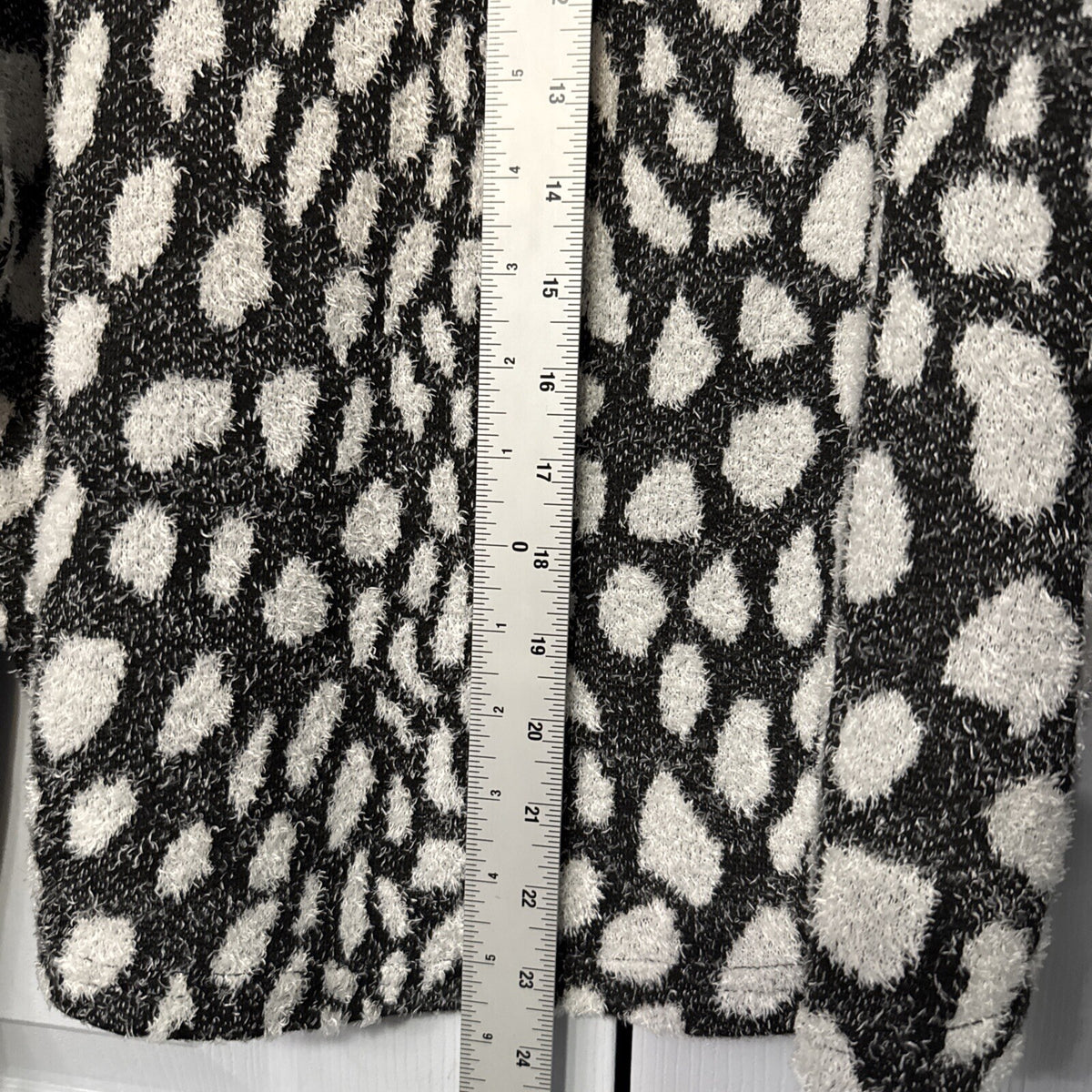 Michael Tyler Women Top Medium Eyelash Knit Fitted Sleeve Animal Print