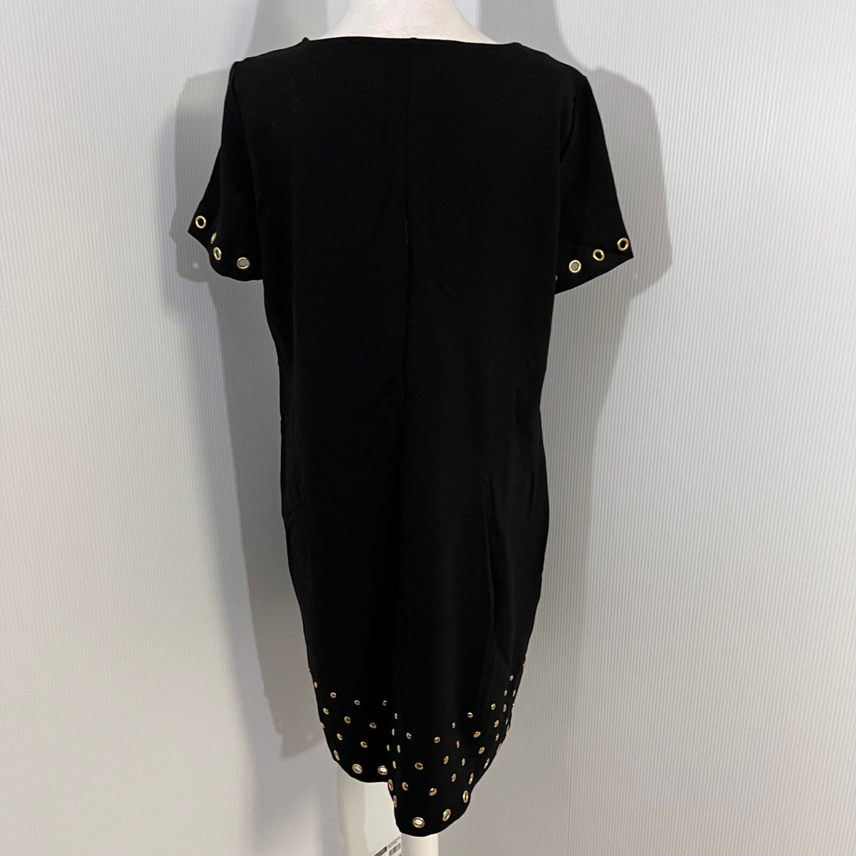 Roz & Ali Black Shift Dress Short Sleeve Gold Grommet Accents Casual Chic