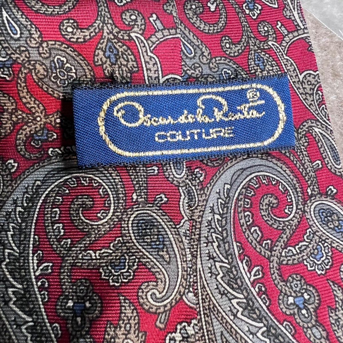 Oscar de la Renta Tie Mens Red Paisley Couture Silk Designer Necktie