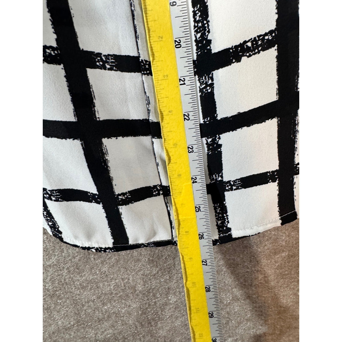Bobeau Grid Print Short Sleeve Top Women Size Medium Black White Back Zip Blouse