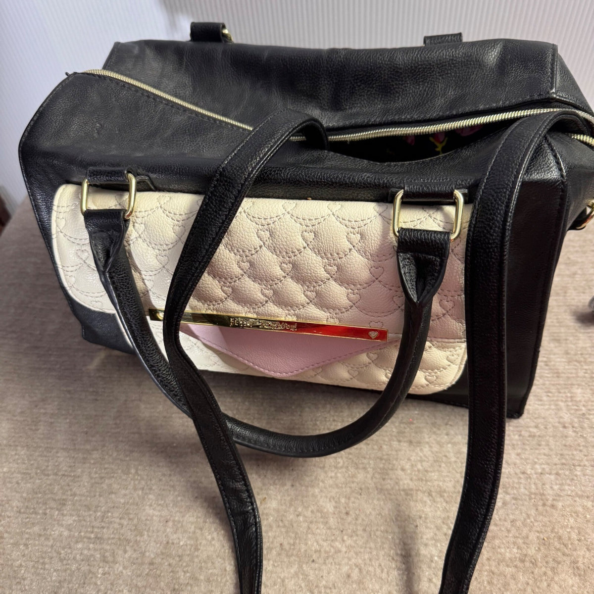 Betsey Johnson Satchel Bag Womens Medium Heart Quilted Faux Leather Coquette