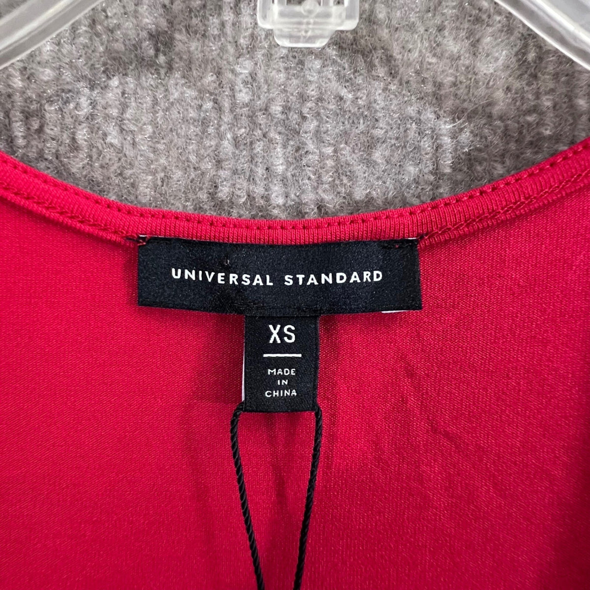 Universal Standard Top Red Jersey Rayon Elbow Sleeve Size XS V-Neck NWT