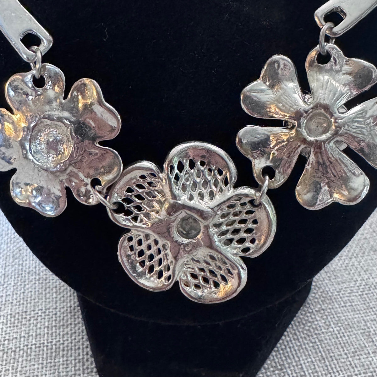 Silver Tone Flower Statement Necklace Rhinestone Floral Fashion Jewelry