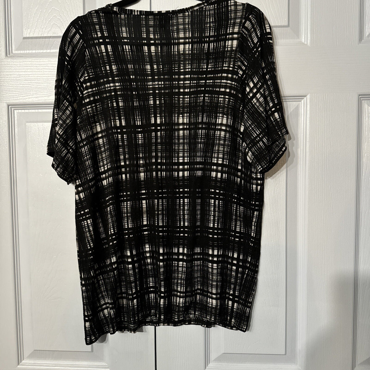 FREE Women's Black White Plaid Print Short Sleeve V-Neck Top Size L