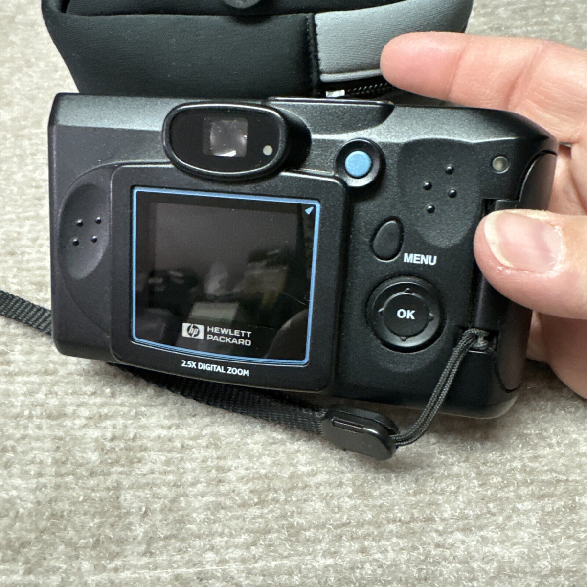 HP 315 Photo-smart Digital Camera ~2.1 MP W/Case  Card And Cable - Not Working