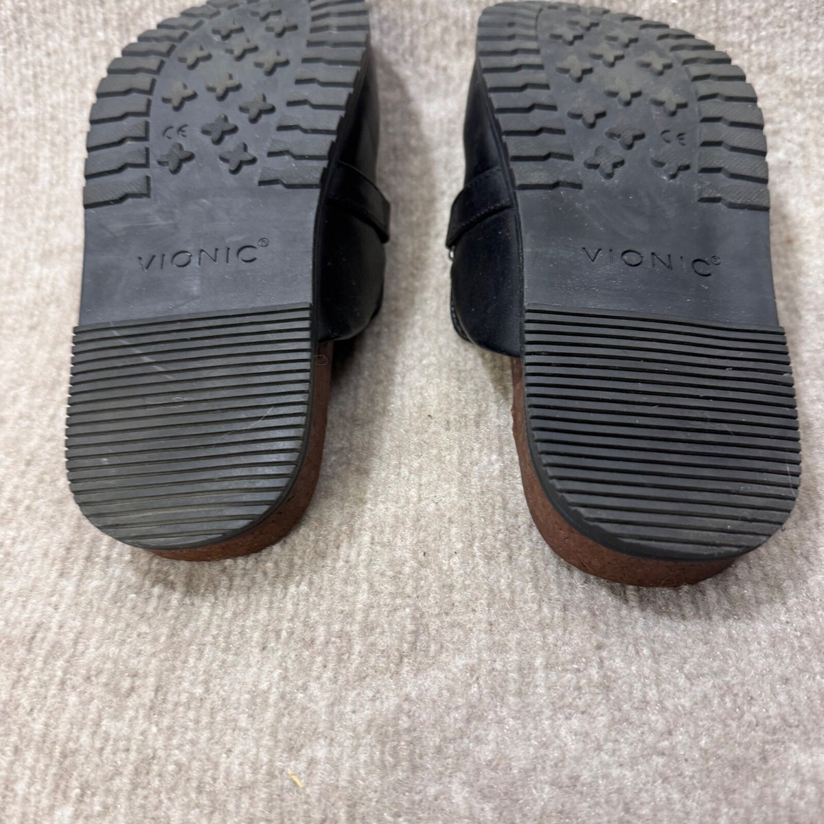 Vionic Black Leather Sz 6 Chain Mules Clogs Slip On Cork Footbed Comfort Shoes