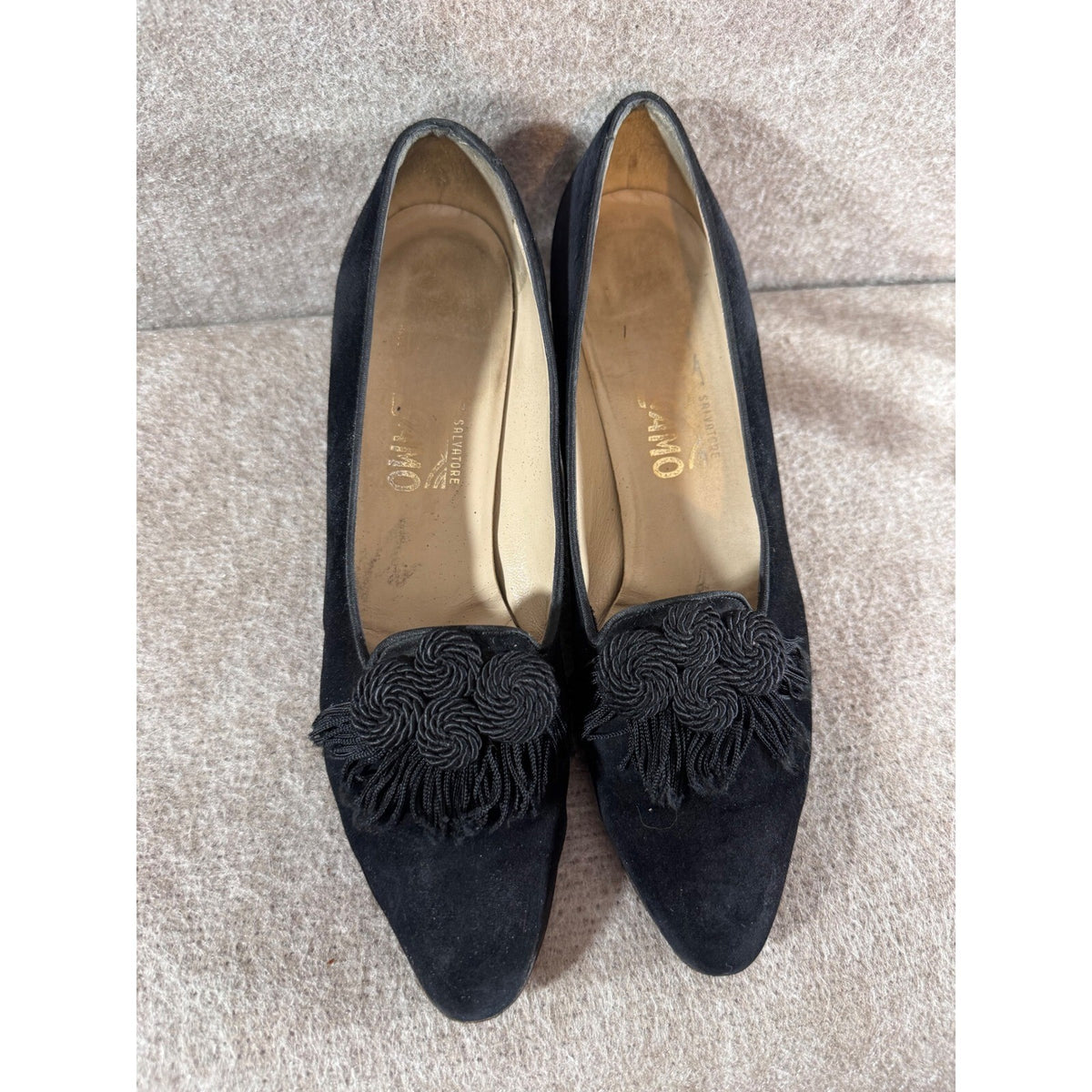 Vintage Salvatore Ferragamo Pumps 9 AA Black Suede Tassel Kitten Heel Italy