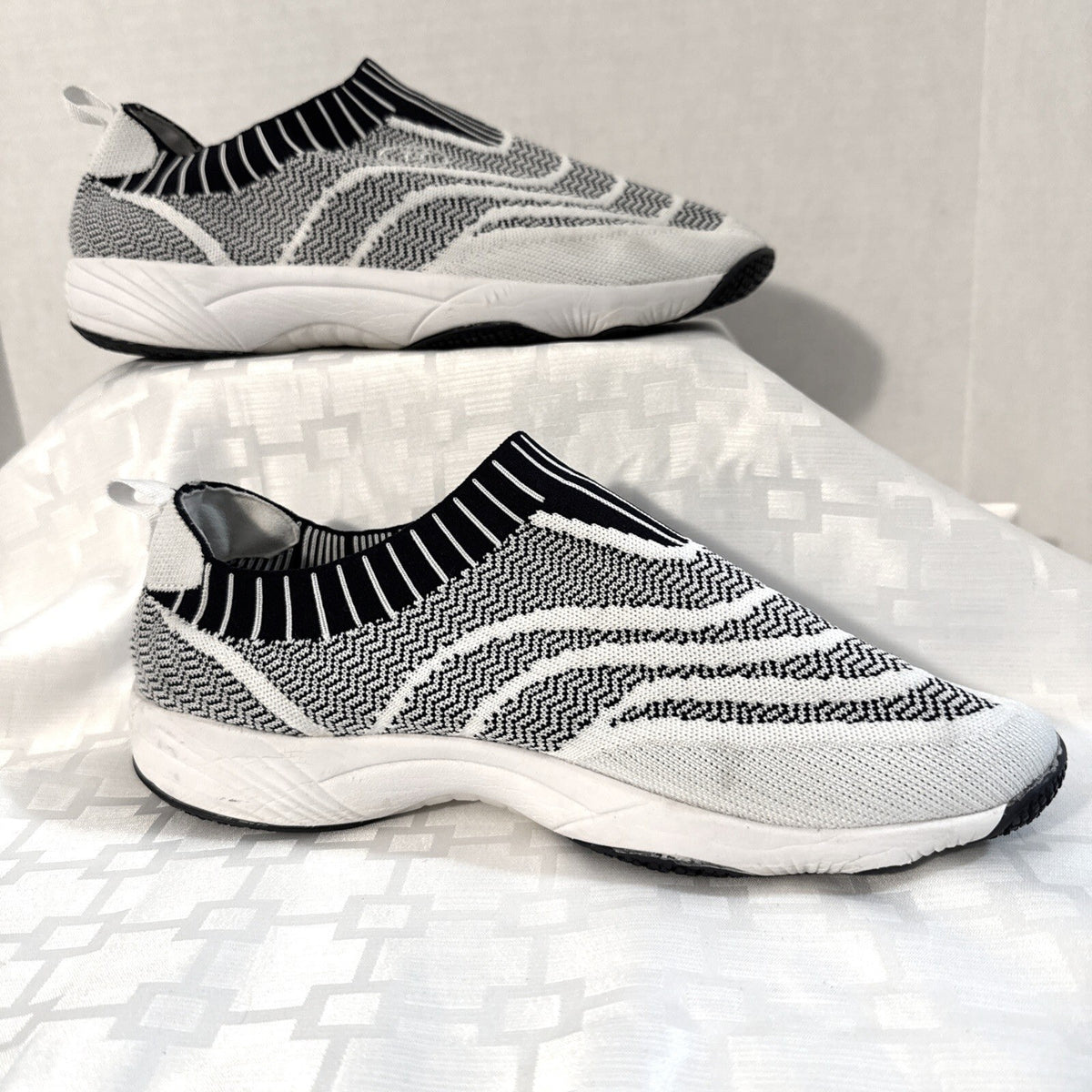 Propet Slip On Slip Resistant Men Size 10 Wide Comfort Washable Sneakers WCS004K