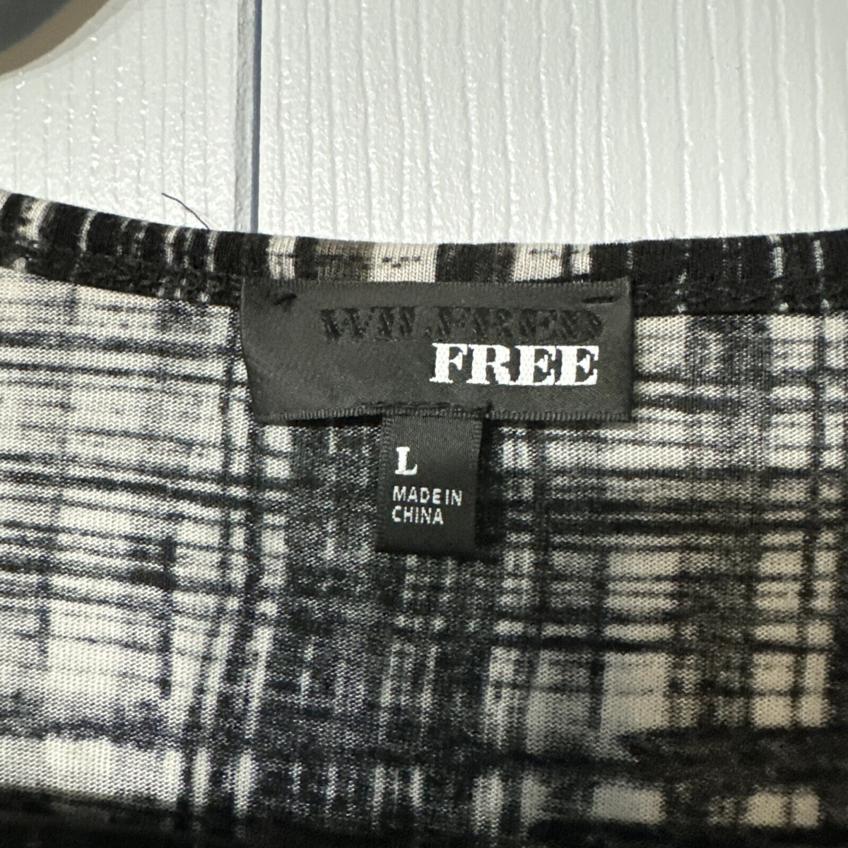 FREE Women's Black White Plaid Print Short Sleeve V-Neck Top Size L