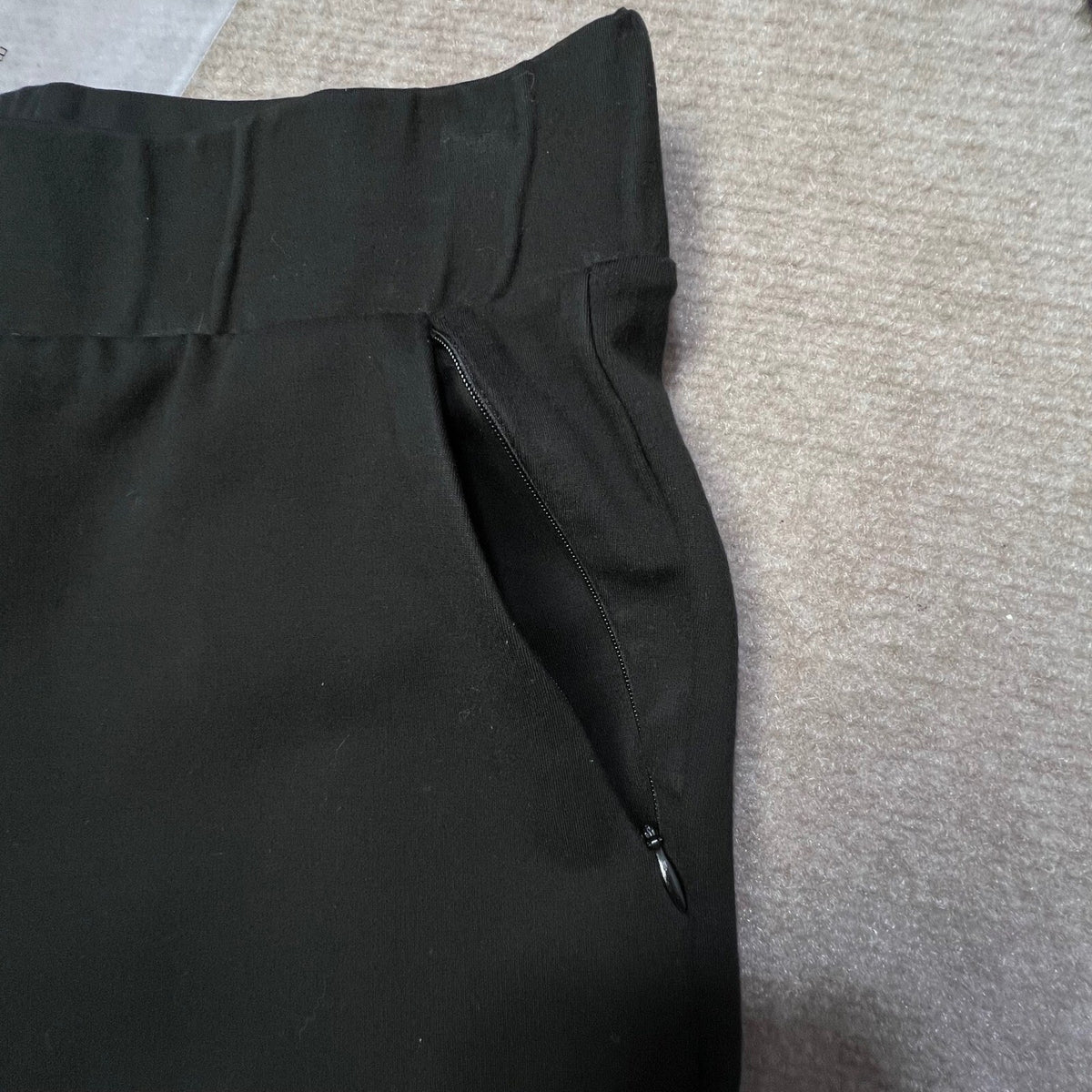 Universal Standard Black XS Cropped Pants Zip Pockets Casual Athleisure Trousers