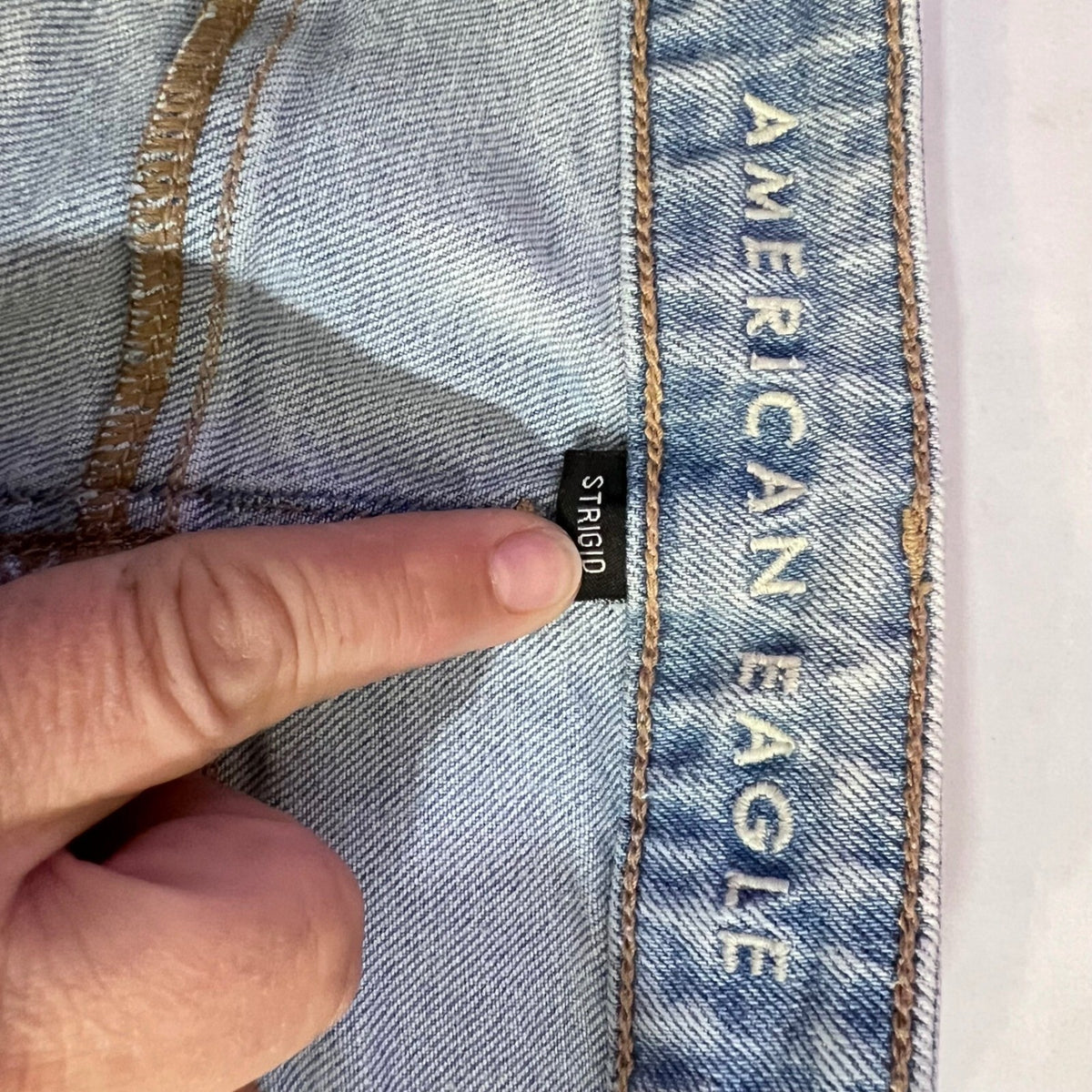 American Eagle Mom Jeans Womens 6 Light Wash High Rise Strigid Denim Casual