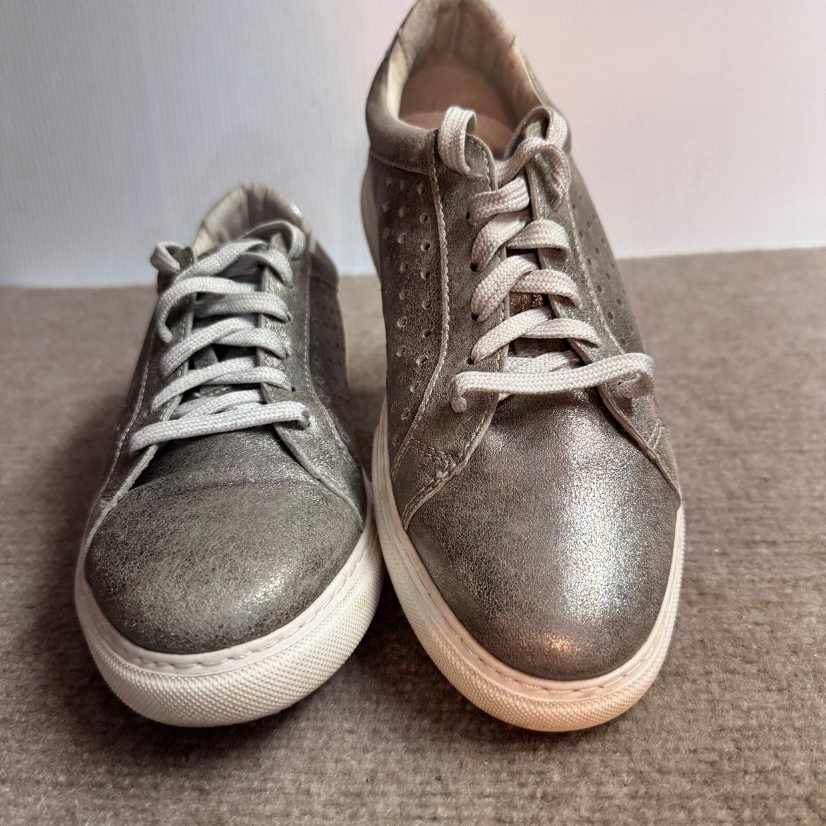 Johnston & Murphy Sneaker Womens 8.5 Silver Metallic Perforated J&M Flex Casual