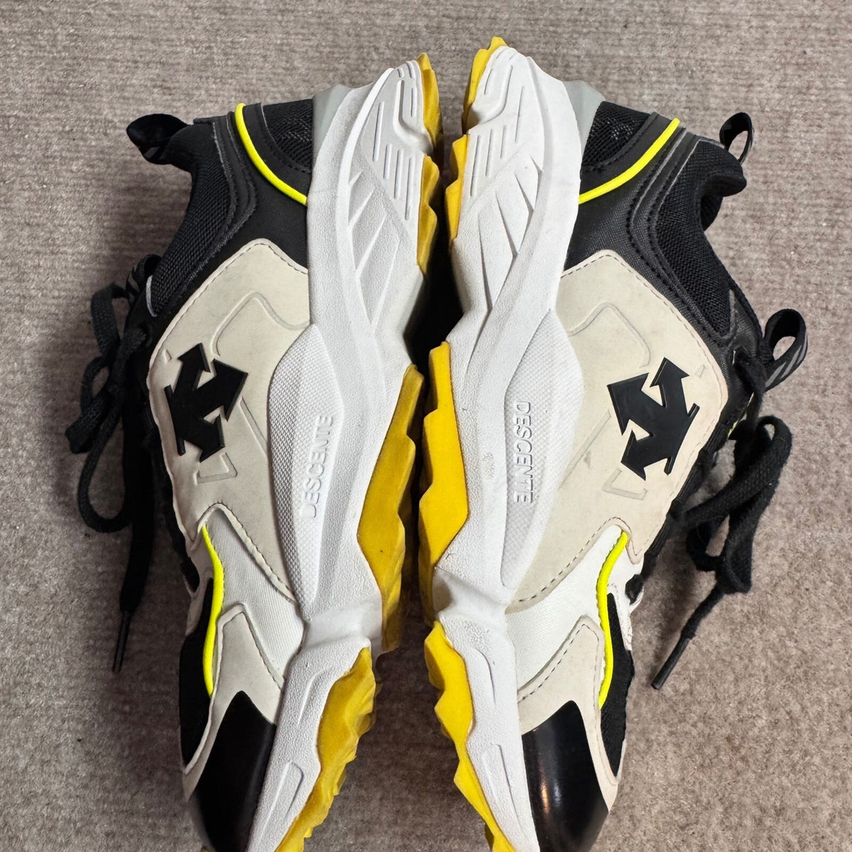 Descente Enerzite Sneakers Mens 7 Black Yellow Chunky Athletic Gorpcore Techwear