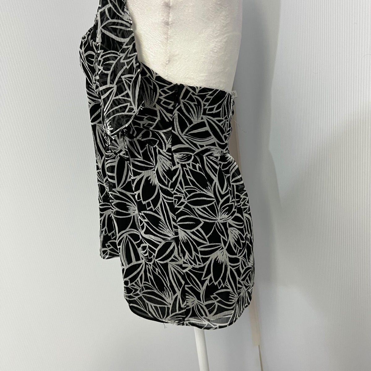 Ann Taylor LOFT Women's Size 6 Floral Leaf Print Halter Top Sleeveless Blouse