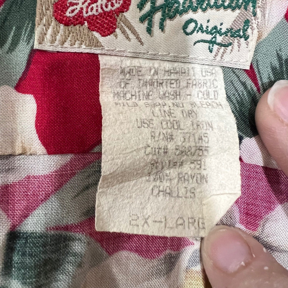 Vintage Hilo Hattie Hawaiian Shirt Mens 2XL Red Floral Rayon Aloha Tropical