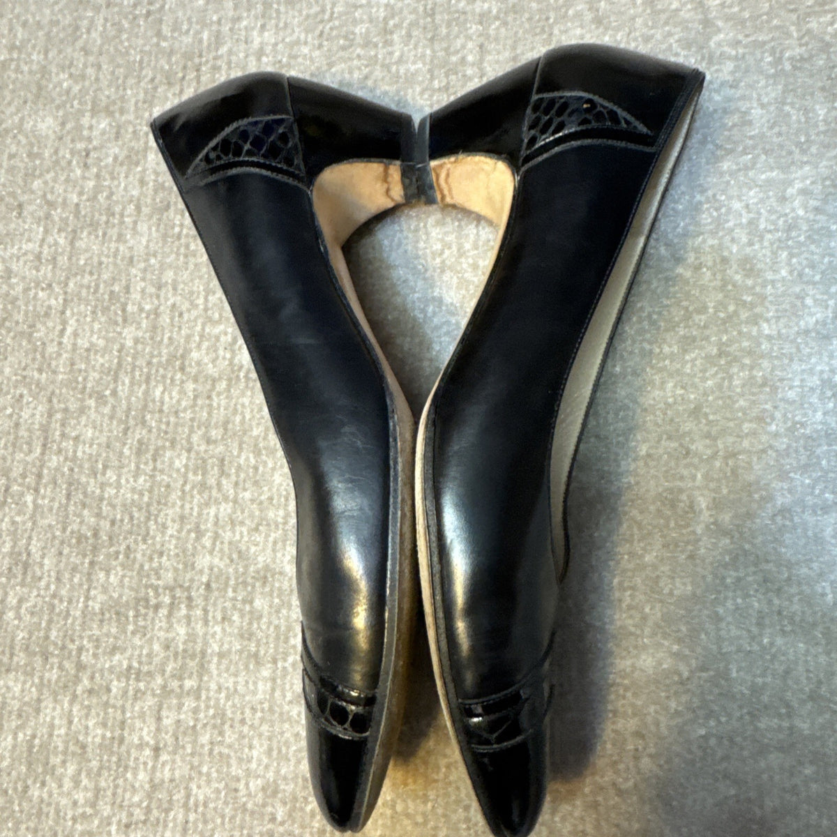 Vintage Ferragamo DQ 7653 Black Leather Cap Toe Pumps 7.5 AAA Narrow Italy