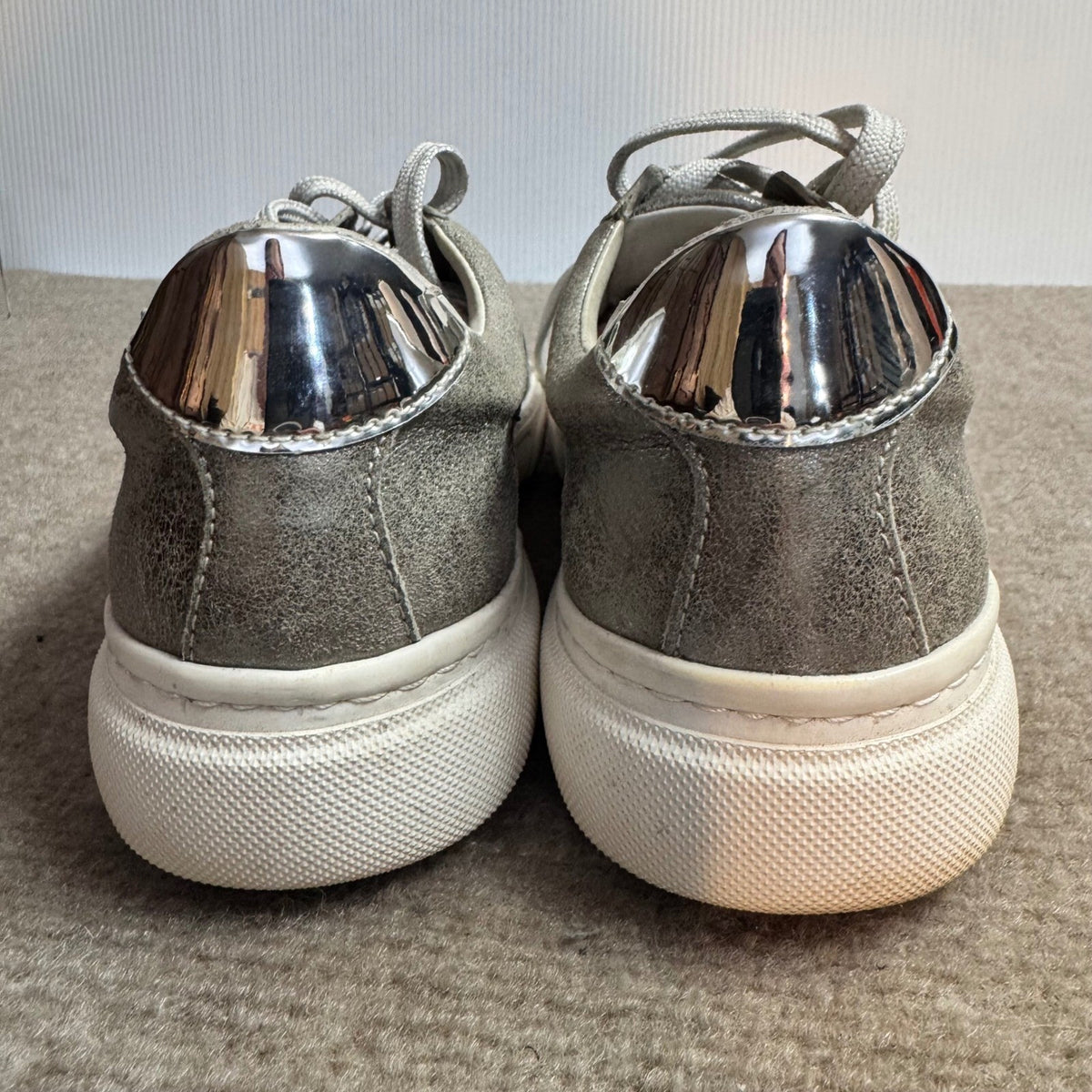 Johnston & Murphy Sneaker Womens 8.5 Silver Metallic Perforated J&M Flex Casual
