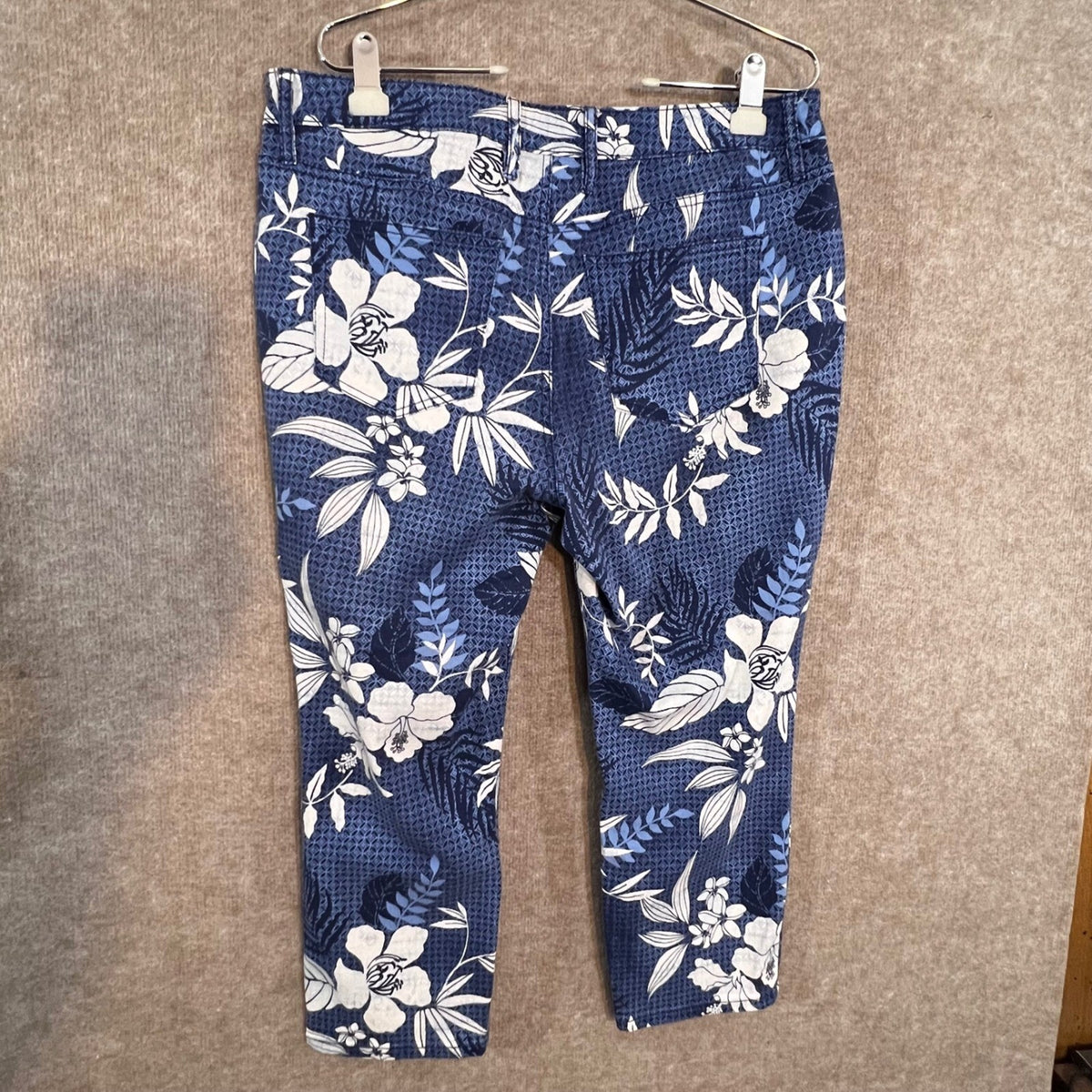 Tommy Bahama Floral Crop Pants Womens 14 Blue White Tropical Stretch Coastal
