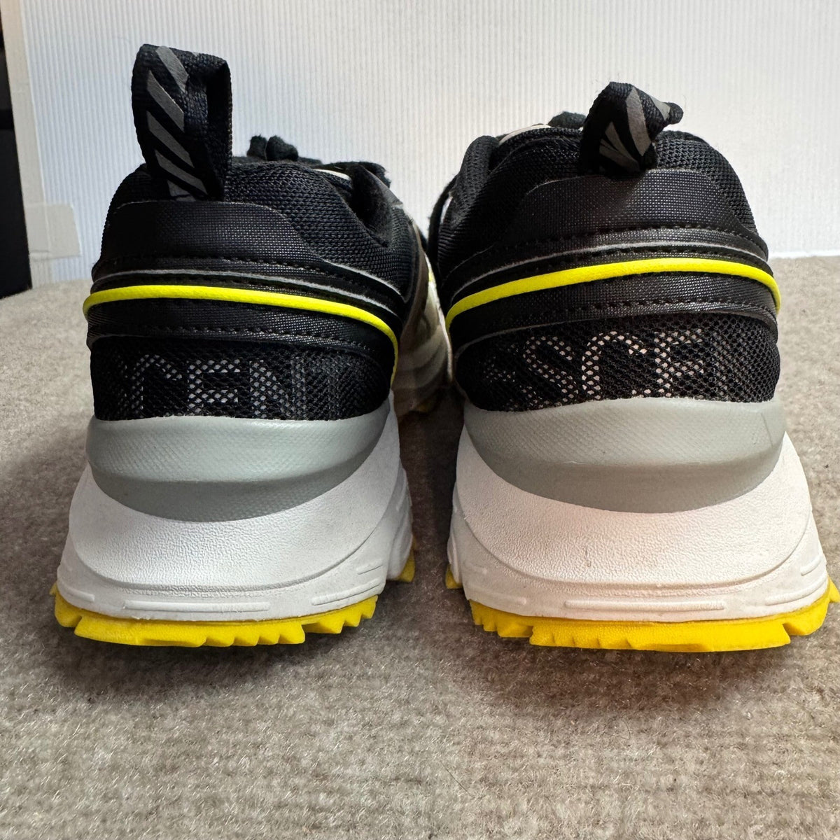 Descente Enerzite Sneakers Mens 7 Black Yellow Chunky Athletic Gorpcore Techwear
