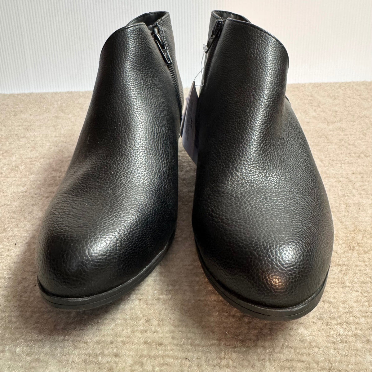 Aerosoles Ankle Boots Womens 8W Black Pebbled Faux Leather Side Zip Classic