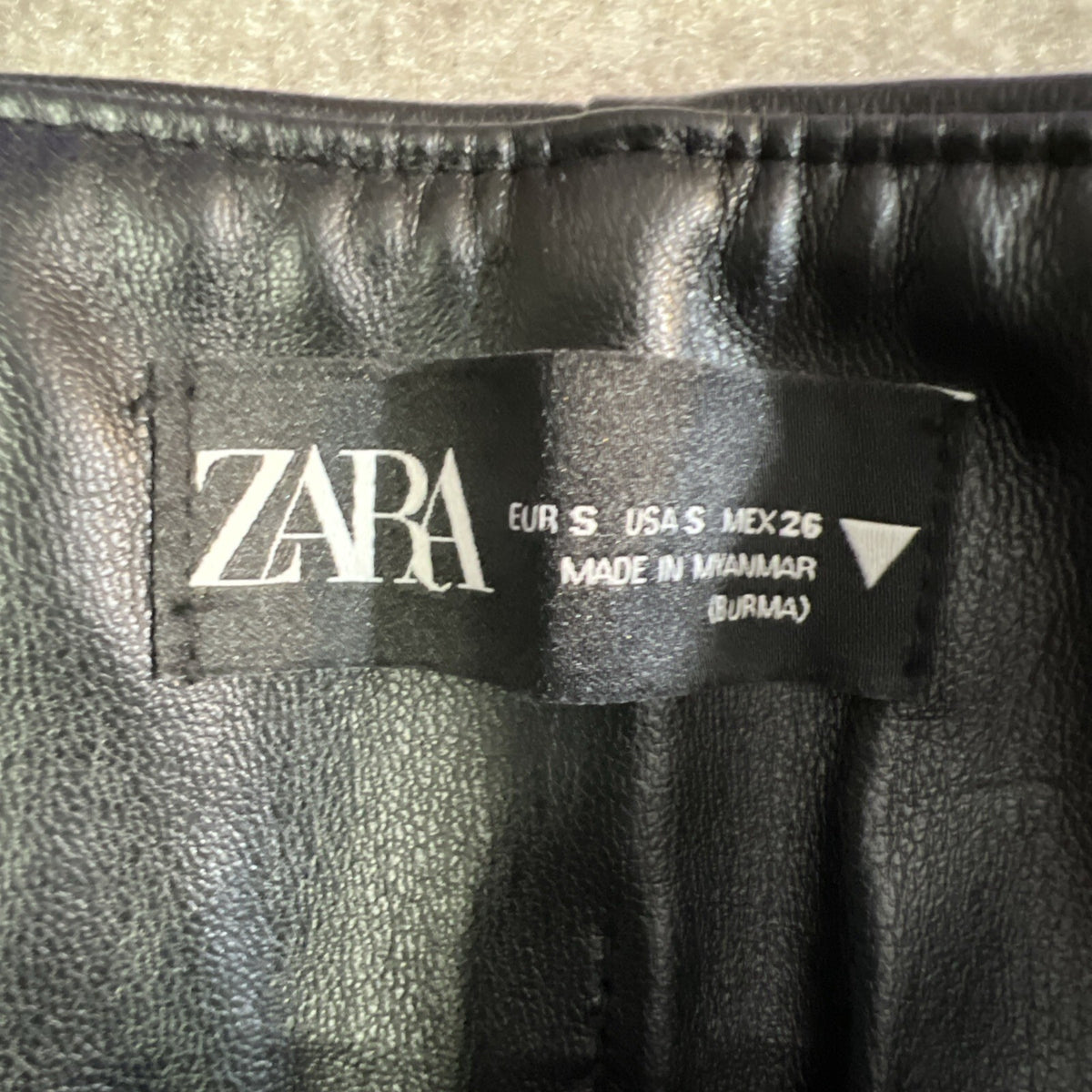 Zara Women's Size Small Black Faux Leather Pants 26” W X 34” Zip  Calf